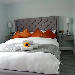 https://tiernans-luxury-king-ensuite-room.westport-hotels.com